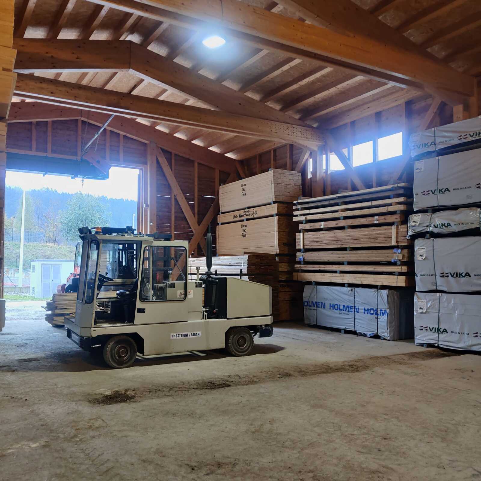 Interno del magazzino Comraf Legnami ad Auronzo di Cadore